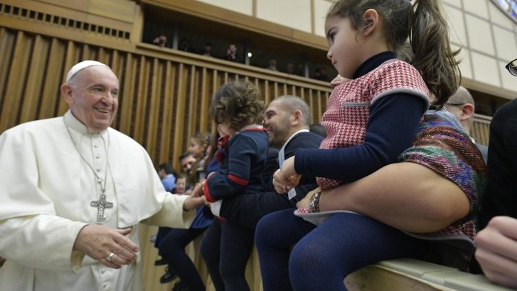 Paavi tapasi Vatikaanin työntekijöitä