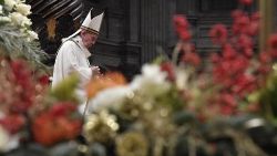 Il Papa durante la Messa del Natale dello scorso anno