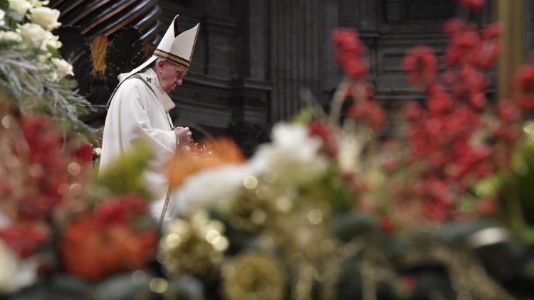 البابا فرنسيس مترئسا قداس ليلة عيد الميلاد في بازيليك القديس بطرس الثلاثاء 24 ديسمبر كانون الأول 2019