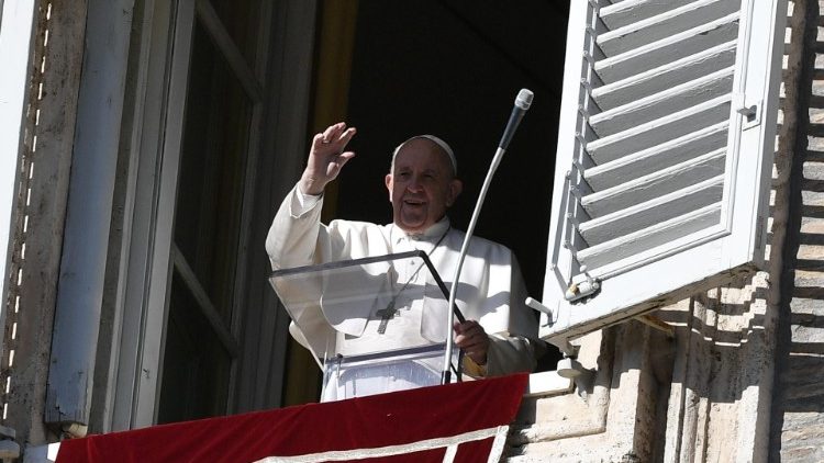 Le Pape François lors de l'Angélus du 29 décembre 2019 depuis la fenêtre du Palais apostolique. 