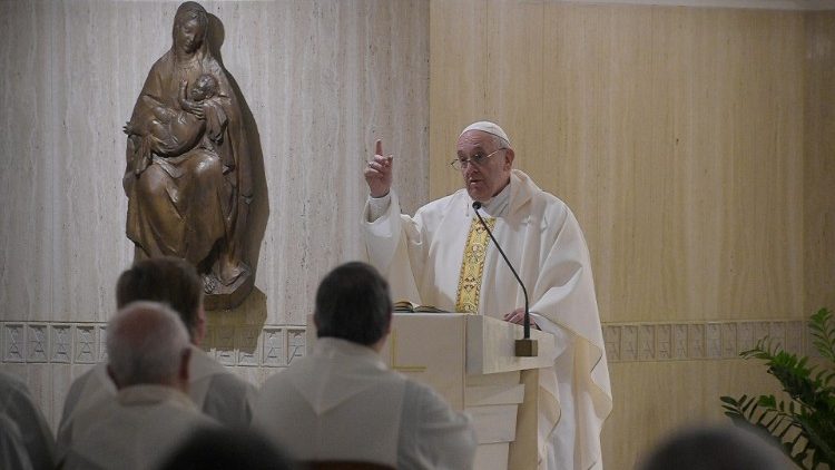 Papa kremton Meshën në Shën Martë