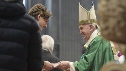 Papa Francisc înmânează Cuvântul lui Dumnezeu la Sfânta Liturghie din 26 ianuarie 2020