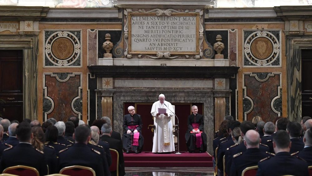 2020.02.08 Papa Francesco incontra i Dirigenti e Agenti dell'Ispettorato di Pubblica Sicurezza presso il Vaticano