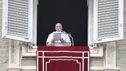 Papežev poziv mednarodni skupnosti ter vpletenim stranem in molitev za Sirijo.