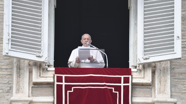 Papežev poziv mednarodni skupnosti ter vpletenim stranem in molitev za Sirijo.
