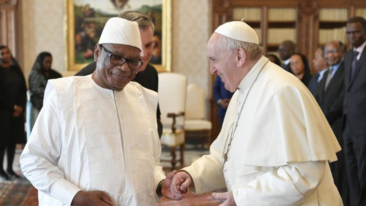 Pāvests tiekas ar Mali prezidentu