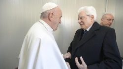 Mattarella, presidente da Itália, com o Papa que deverá lhe conferir o Prêmio Paulo VI deste ano
