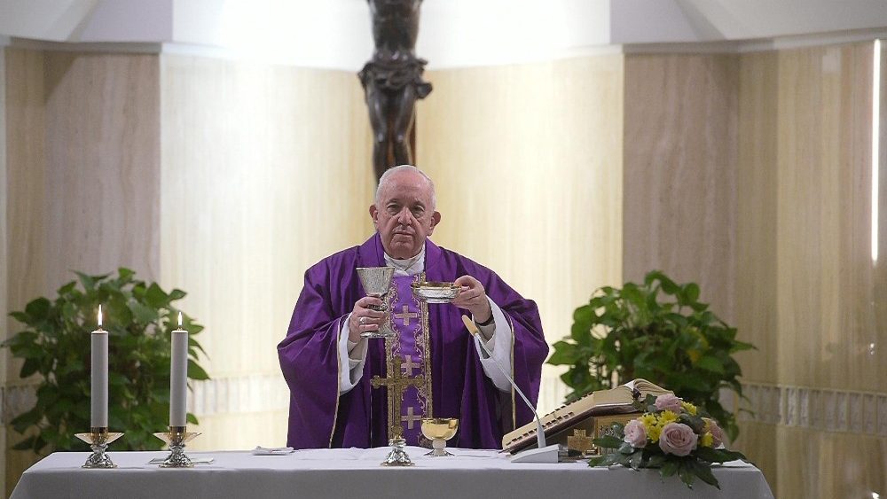 Pápež František pri rannej svätej omši v piatok 28. februára 2020 v Dome sv. Marty