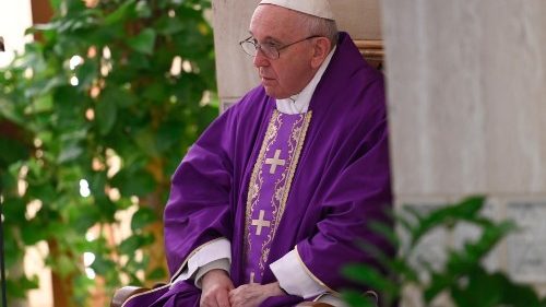 Frühmesse mit Franziskus: Beten wir für die Familien und Behörden