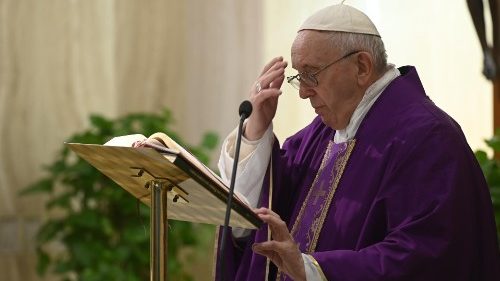Il Papa a Santa Marta prega per la pace nelle famiglie in questo momento difficile