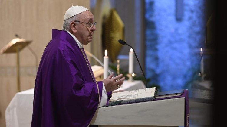 Pápež František káže v Dome sv. Marty (18. feb. 2020)
