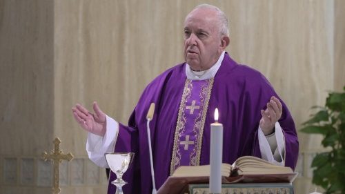 Папа молится о тех, кто испытывает финансовые трудности из-за коронавируса