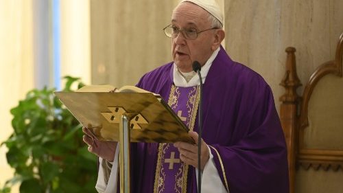 Il Papa: si comincia a vedere gente che ha fame, la Chiesa aiuti chi soffre