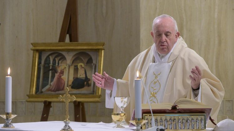 Påven firar mässan i sankta Martas kapell