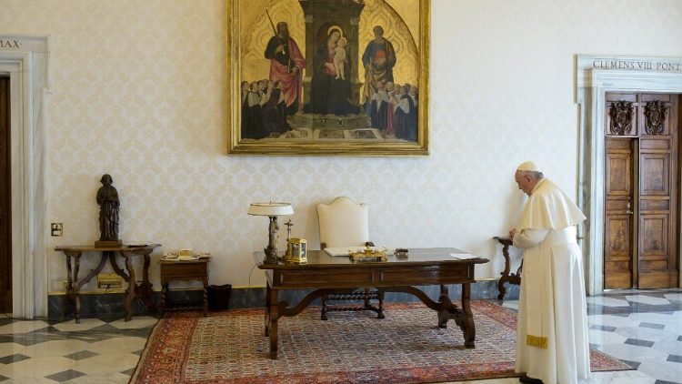 Papst Franziskus betete diesen Mittwochmittag im Vatikan das Vaterunser - verbunden mit Christen weltweit