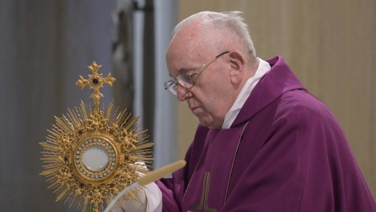 Ferenc pápa a Szent Márta-házban az elítéltekért imádkozott szentmiséje elején