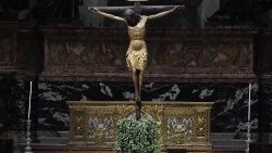 L'esposizione del Crocifisso nella Basilica di San Pietro