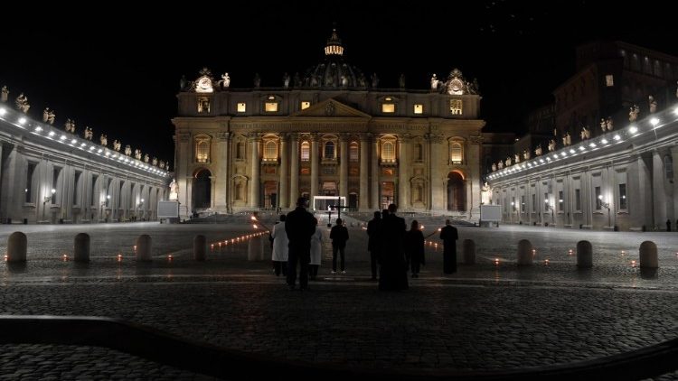 Križni put pape Franje 2020. godine, zbog pandemije održan na Trgu svetoga Petra, a ne u Koloseumu