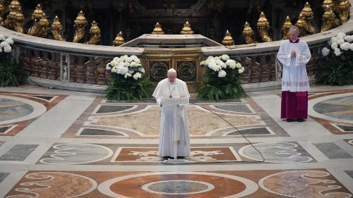 Urbi et Orbi, il Papa: no ad egoismo e divisione, è il tempo della solidarietà