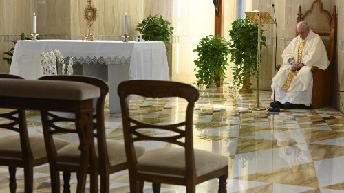 Папа молиться за вагітних та застерігає від “віртуалізованої віри“