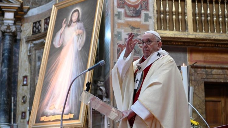 Papa Francisco durante a missa no Domingo da Divina Misericórdia (2020)