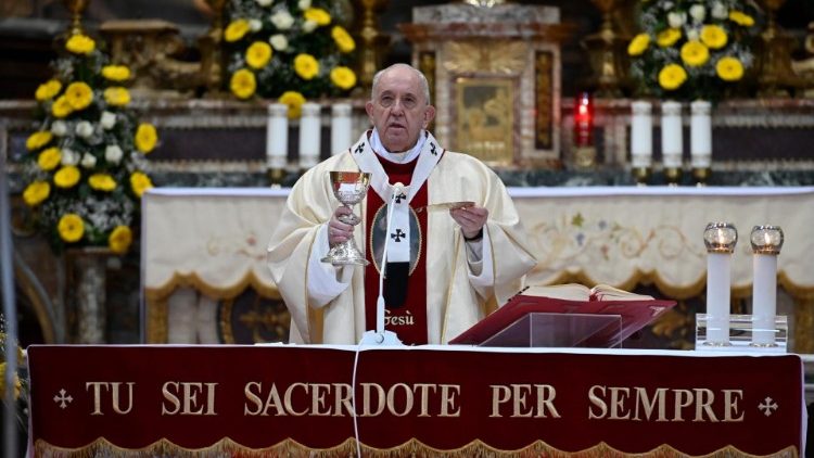 Påven Franciskus under mässan i kyrkan Santo Spirito in Sassia