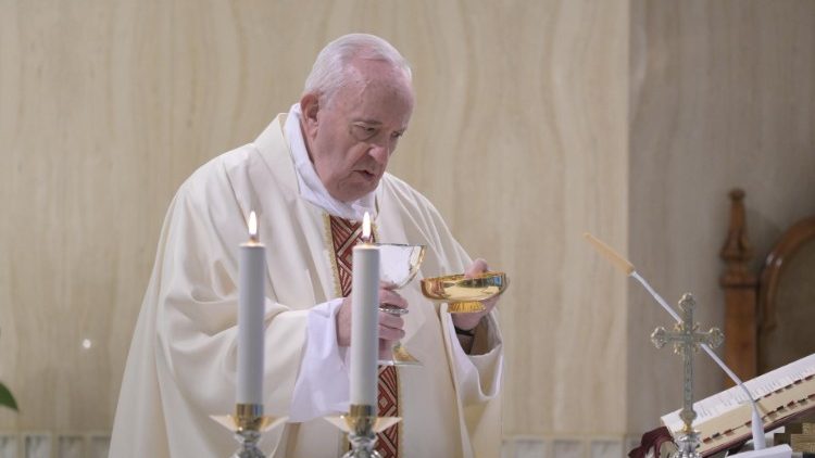 Pápež František pri slávení nedeľnej Eucharistie, 26. apríla 2020