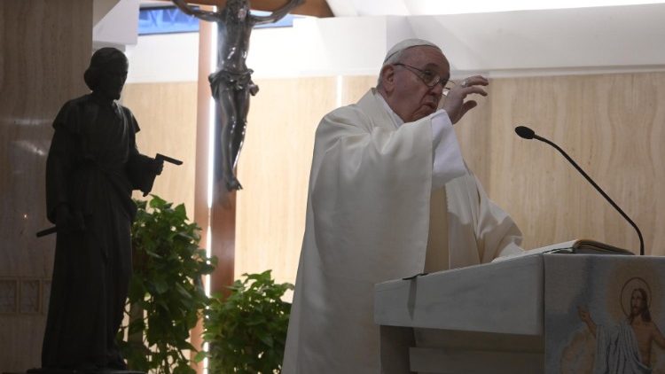Papst Franziskus während seiner Predigt