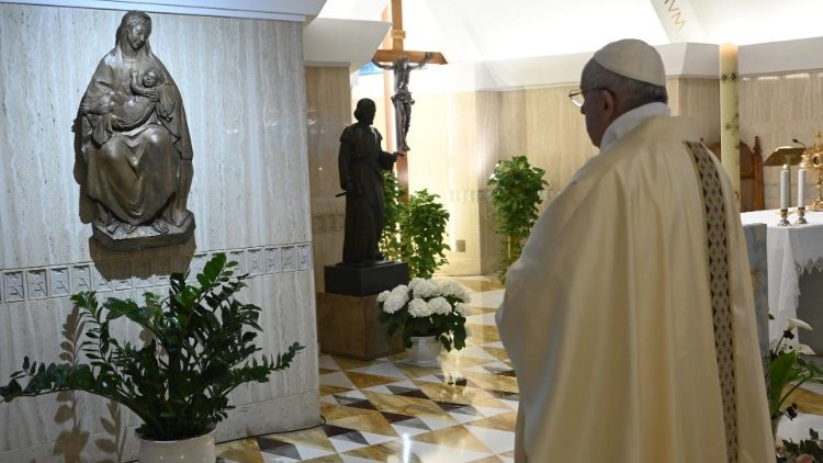  Папата Фрањо на света Литургија во домот Света Марта