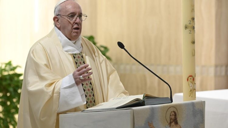 Papež Frančišek med homilijo pri današnji sveti maši v Domu sv. Marte: Pustimo, da nas Gospod tolaži