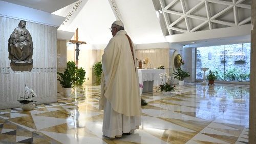 O Papa reza pelos desempregados. O Espírito faz a compreensão da fé crescer