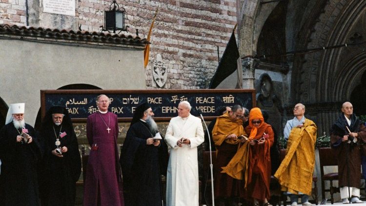 Det första interreligiösa bönemötet för fred i Assisi 27 oktober 1986 
