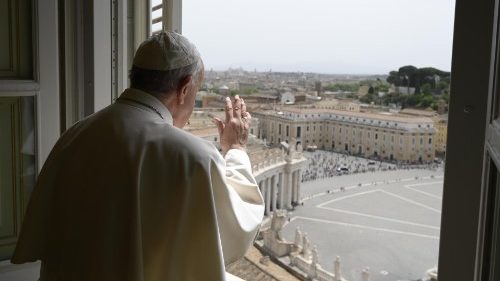 Папа Франциск след молитвата "Царице Небесна"