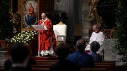 Le Pape François prononçant son homélie du dimanche de la Pentecôte. 