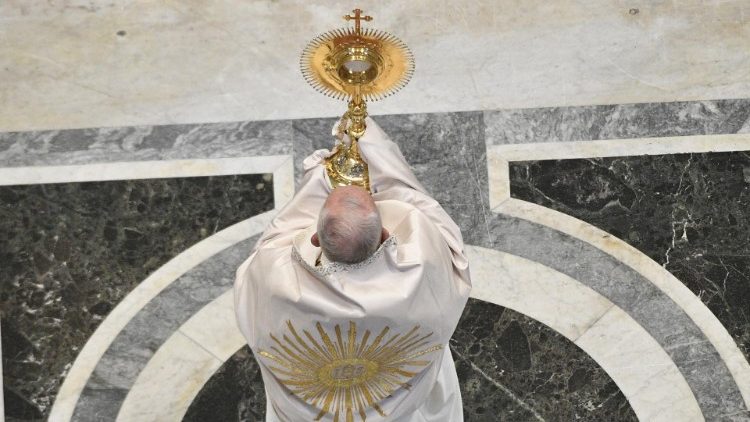 Pave Frans under messen søndag 14. juni 2020