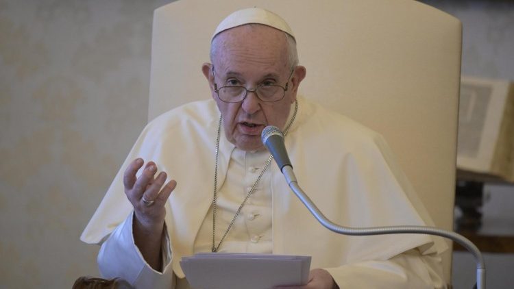 Il Papa durante un passaggio della catechesi dell'udienza generale incentrata sulla pandemia