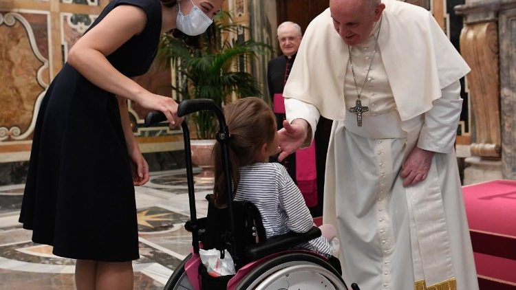 Папа Франциск с членовете на благотворителната асоциация „Чирколо Сан Пиетро“,  20.02.2023