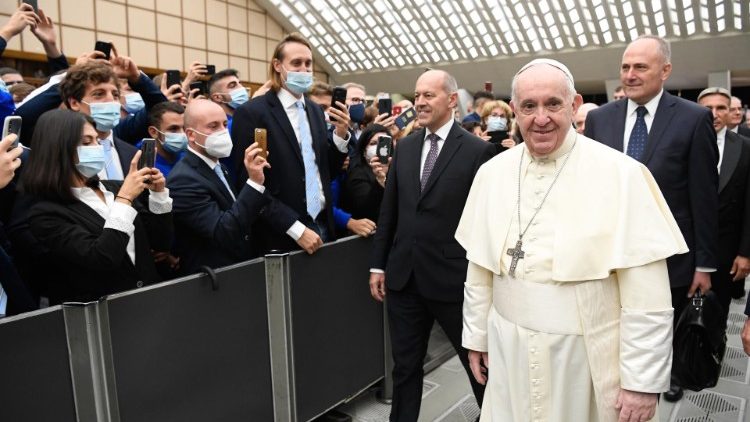 Der Papst traf die italienische Polizei-Einheit an diesem Montag in der Audienzhalle
