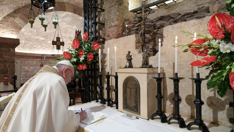 A encíclica foi assinada pelo Papa Francisco no início de outubro de 2020, em Assis