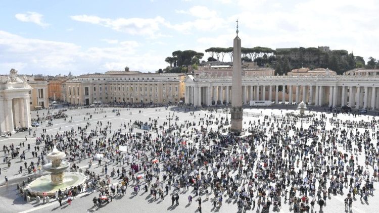 Faithful gathered in St. Peter's Square