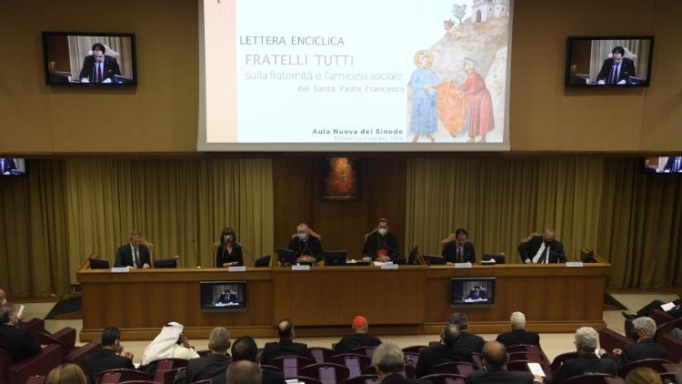 教皇フランシスコの新回勅の記者発表会　2020年10月4日　バチカン・シノドスホール