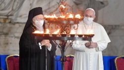 Le Pape François et le patriarche Bartholomée lors de la rencontre internationale de prière pour la paix de Sant'Egidio, en 2020 à Rome 