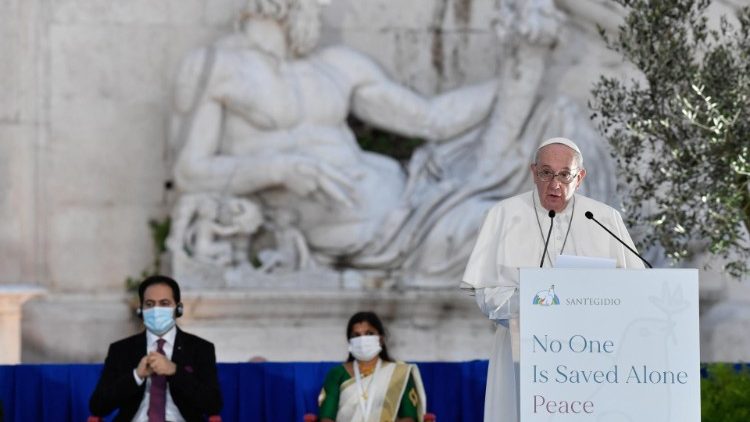 Le Pape François lors de la Rencontre internationale pour la Paix sur la colline du Capitole à Rome, le 20 octobre 2020. 