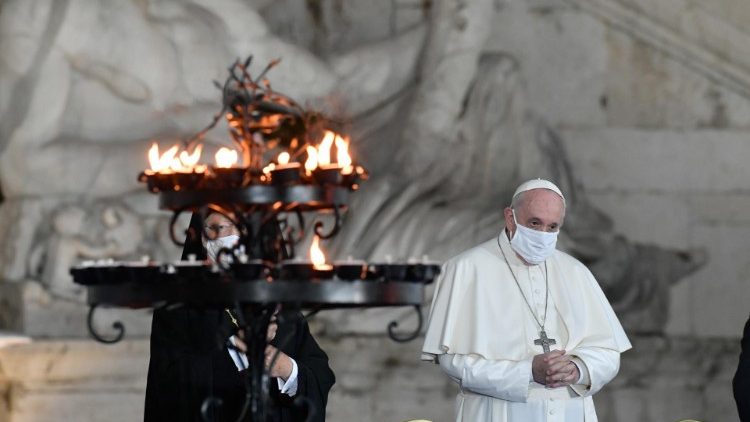 Franziskus 2020 bei einem interreligiösen Friedensgebet in Rom