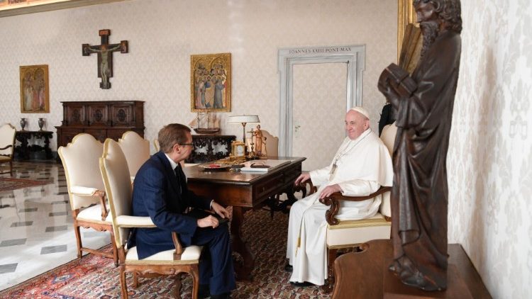 Alessandro Cassinis Righini at an audience with Pope Francis