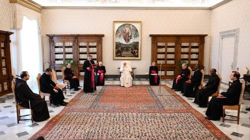 Papež pri katehezi o Jezusu kot učitelju molitve. Našli bomo mir in veselje