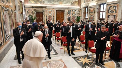 教皇、スロベニアと伊テラモ‐アトリ教区の使節とお会いに
