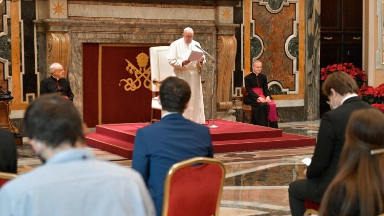 Папата със студентите от "Богословската академична година"