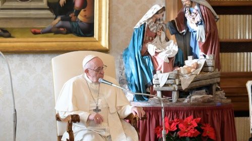 Papež pri katehezi o božiču: Jezus v jaslicah nam kaže pot nežnosti