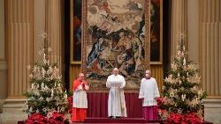 Pope Francis delivers his Christmas Message and gives the Urbi et Orbi Blessing from the Hall of Benedictions in St Peter's Basilica.
